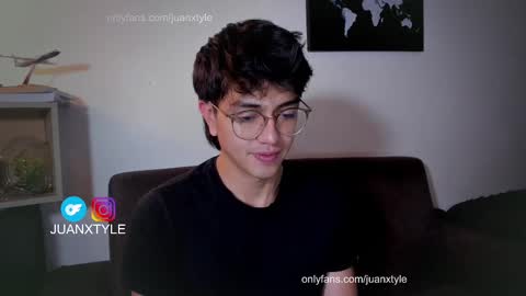 Snapshot of juancamroom chatting on October 1, 2:15 am . online show from October 1, 2:15 am