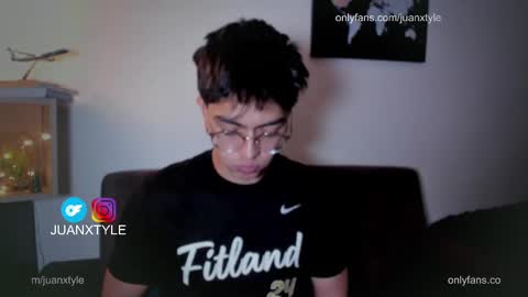 Snapshot of juancamroom chatting on October 5, 10:58 pm . online show from October 5, 10:58 pm