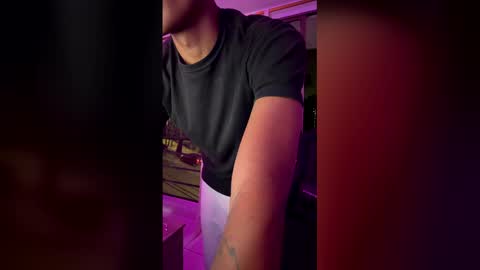 juandiegosv online show from April 25, 6:16 am