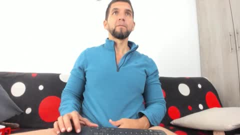 juleslake2 online show from December 4, 12:12 pm