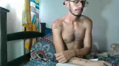 Snapshot of julfigo chatting on January 14, 6:28 pm Julfigo online show from January 14, 6:28 pm