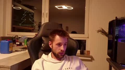 Julia  Adam online show from February 3, 9:20 pm