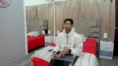 Snapshot of julian_billy chatting on February 4, 11:38 am julian billy online show from February 4, 11:38 am