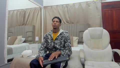 Snapshot of julian_billy chatting on February 28, 11:25 am julian billy online show from February 28, 11:25 am