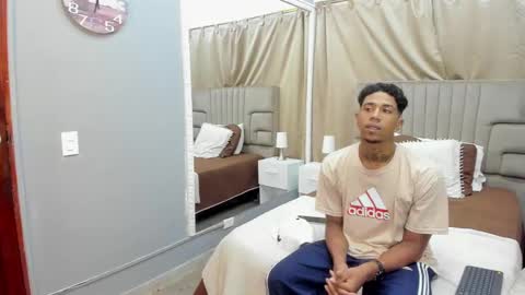 Snapshot of julian_billy chatting on February 18, 11:33 am julian billy online show from February 18, 11:33 am