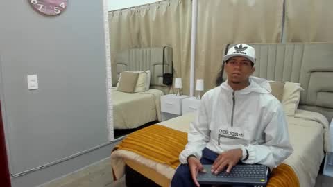 Snapshot of julian_billy chatting on March 8, 11:22 am julian billy online show from March 8, 11:22 am