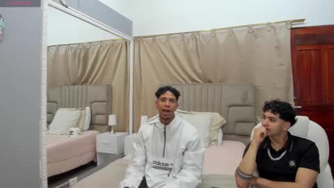 Snapshot of julian_billy chatting on February 19, 11:28 am julian billy online show from February 19, 11:28 am