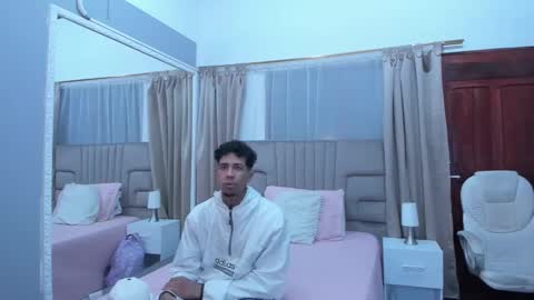 Snapshot of julian_billy chatting on February 11, 11:32 am julian billy online show from February 11, 11:32 am