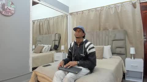 Snapshot of julian_billy chatting on December 20, 11:32 am julian billy online show from December 20, 11:32 am