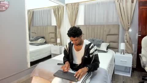 Snapshot of julian_billy chatting on January 7, 11:33 am julian billy online show from January 7, 11:33 am