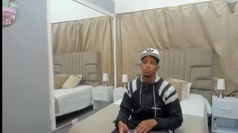 Snapshot of julian_billy chatting on March 4, 11:19 am julian billy online show from March 4, 11:19 am