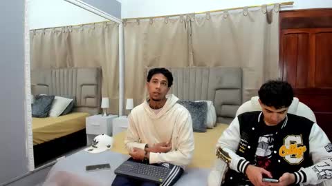 Snapshot of julian_billy chatting on January 16, 11:37 am julian billy online show from January 16, 11:37 am