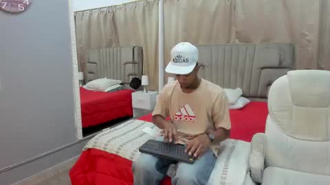 Snapshot of julian_billy chatting on January 31, 11:46 am julian billy online show from January 31, 11:46 am