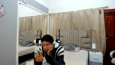 Snapshot of julian_billy chatting on January 18, 11:32 am julian billy online show from January 18, 11:32 am