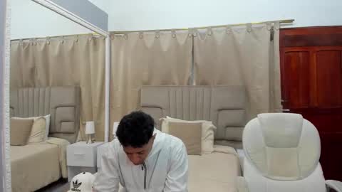 Snapshot of julian_billy chatting on March 9, 11:25 am julian billy online show from March 9, 11:25 am