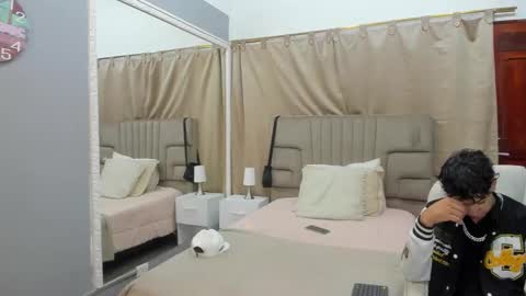 Snapshot of julian_billy chatting on February 23, 11:39 am julian billy online show from February 23, 11:39 am