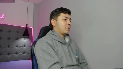 julian_smith21 online show from February 27, 12:39 pm