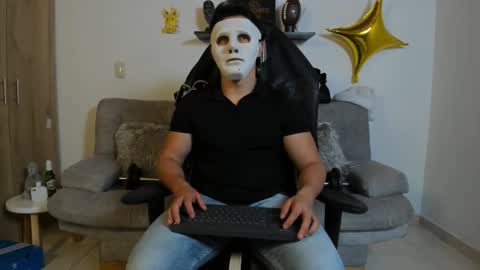 julian_wallace online show from October 30, 7:15 pm