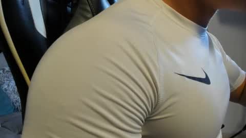 julian_wallace online show from December 3, 1:33 am