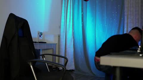 JULiUS   online show from March 9, 8:10 pm