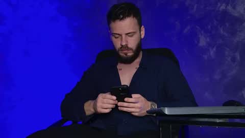 JULiUS   online show from December 20, 9:55 pm