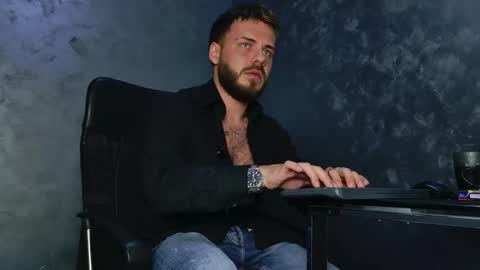 JULiUS   online show from November 20, 10:30 pm