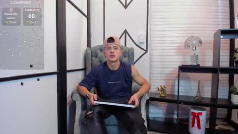 Snapshot of juniormorris_ chatting on October 25, 9:38 pm Junior online show from October 25, 9:38 pm
