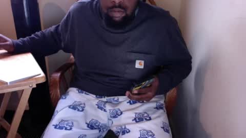 Snapshot of just2real chatting on December 4, 8:40 pm Real online show from December 4, 8:40 pm