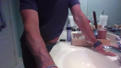 justanotherdadbod2025 online show from April 17, 3:09 am