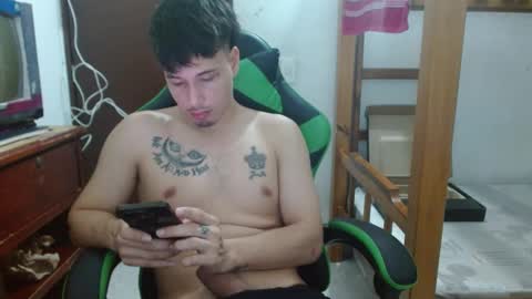 Snapshot of justin_taylor02 chatting on October 11, 1:59 pm justin_taylor02 online show from October 11, 1:59 pm