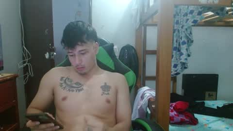 Snapshot of justin_taylor02 chatting on October 10, 12:10 pm justin_taylor02 online show from October 10, 12:10 pm