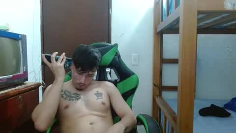 Snapshot of justin_taylor02 chatting on October 20, 6:01 pm justin_taylor02 online show from October 20, 6:01 pm