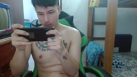 Snapshot of justin_taylor02 chatting on October 12, 2:11 pm justin_taylor02 online show from October 12, 2:11 pm