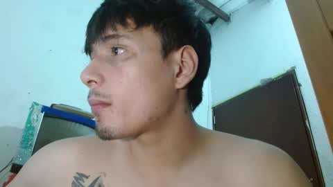 Snapshot of justin_taylor02 chatting on October 1, 10:46 pm justin_taylor02 online show from October 1, 10:46 pm