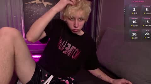 justTEEN online show from March 30, 3:24 pm