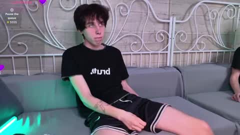 justTEEN online show from May 30, 3:12 pm
