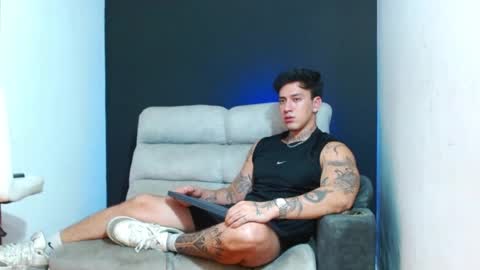 justinfuller_31 online show from July 12, 4:14 am