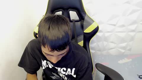 J U S T I N online show from March 4, 6:50 pm