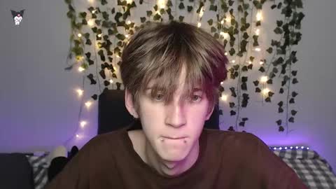 slutkai online show from November 11, 11:32 pm