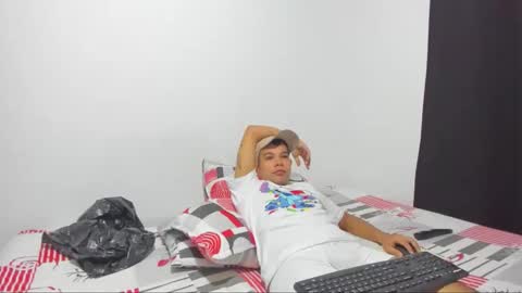 kelvin_hot276 online show from December 2, 2:58 am