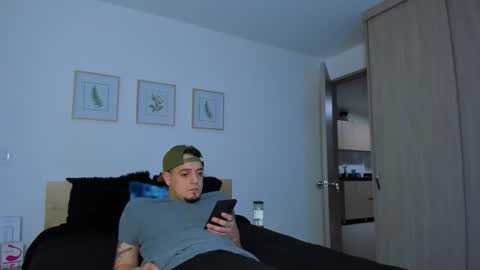 kendel_dimitri online show from December 14, 1:23 am