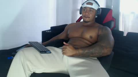 Snapshot of kerlinn2711 chatting on February 27, 8:42 pm dany wolf002 online show from February 27, 8:42 pm