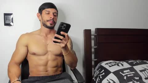 kevin_malone22 online show from January 14, 2:49 am