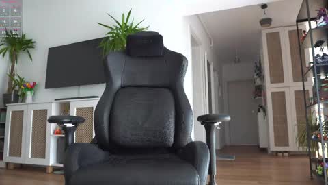 Kevin online show from April 18, 10:27 am