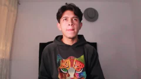 Snapshot of kianryu chatting on October 19, 5:01 am Adrian Chlloe online show from October 19, 5:01 am