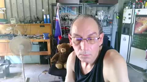 kimintheshed online show from December 14, 6:09 am