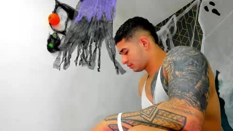 Snapshot of king_falconer chatting on October 15, 3:58 am Angel Falconer online show from October 15, 3:58 am