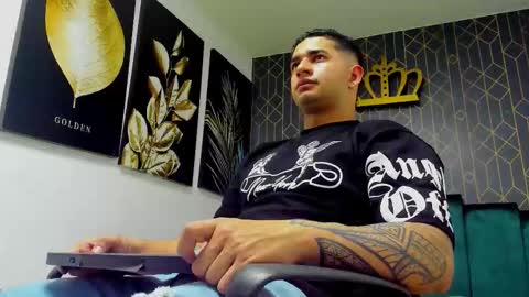 Snapshot of king_falconer chatting on September 14, 8:16 am Angel Falconer online show from September 14, 8:16 am