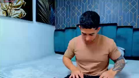 Snapshot of king_falconer chatting on September 20, 1:38 am Angel Falconer online show from September 20, 1:38 am