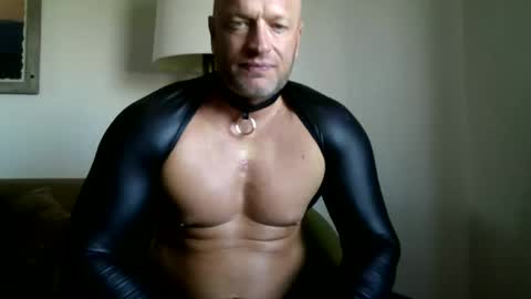 Snapshot of kinksub4use chatting on January 1, 5:44 pm Kink Sub online show from January 1, 5:44 pm